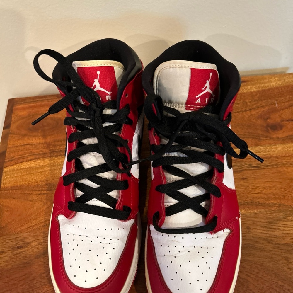 Nike Air Jordan 1 Chicago Bulls colours Red, black & White Sneakers Youth size 7